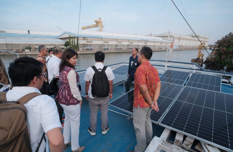 PLTS dengan kapasitas total 4000 Watt dari PJUC kepada Rumah Sakit Terapung Ksatria Airlangga2